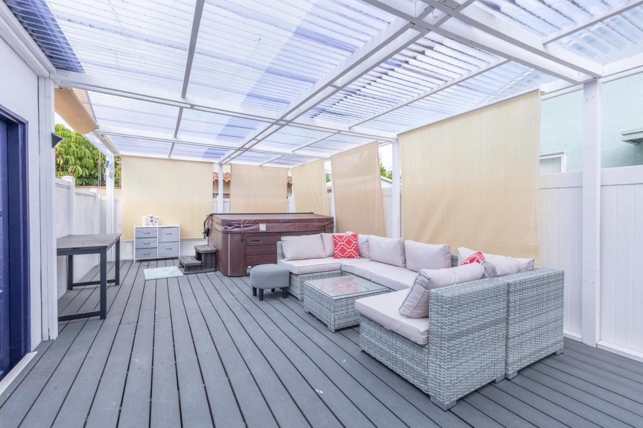 Luxury Villa With Hot Tub! Walk To Beach & Bars Long Beach Exteriör bild